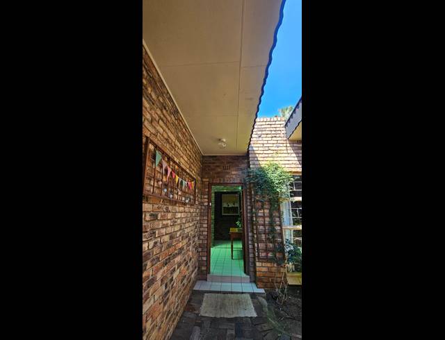 4 BEDROOM FREESTANDING FOR SALE IN BRITS CENTRAL